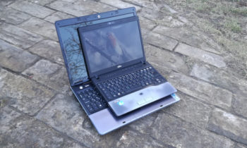 fujitsu p702 egy benq laptop mellett